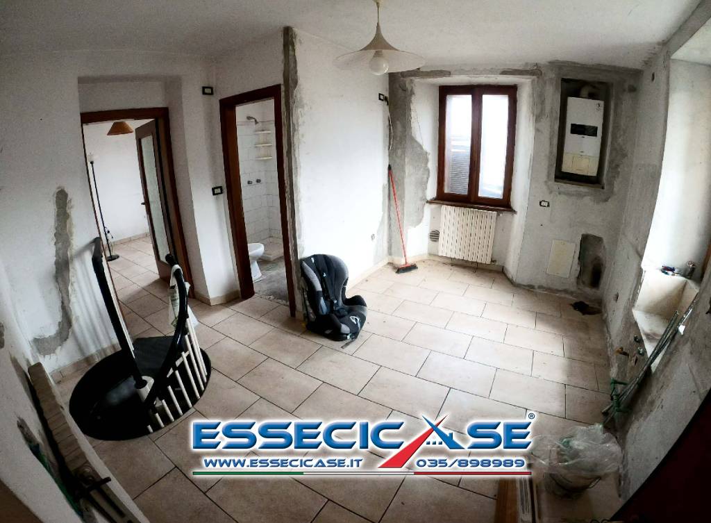 appartamento in vendita a Val Brembilla