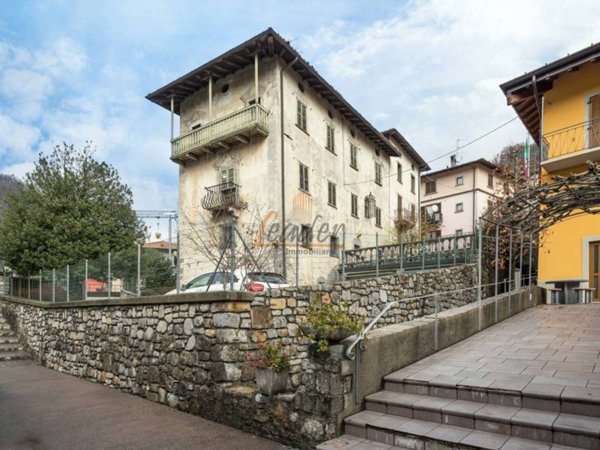 casa indipendente in vendita a Val Brembilla in zona Brembilla