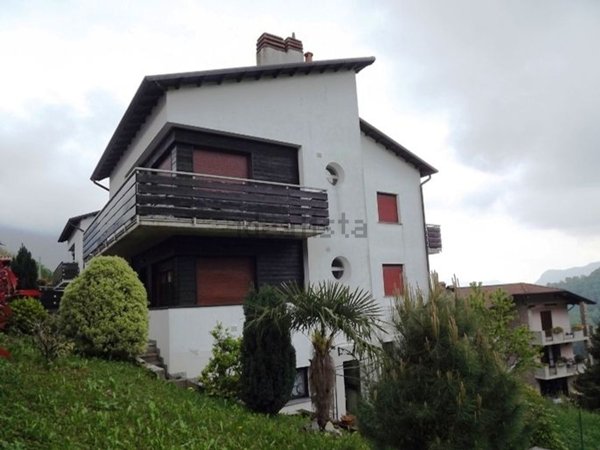 appartamento in vendita a Val Brembilla in zona Gerosa