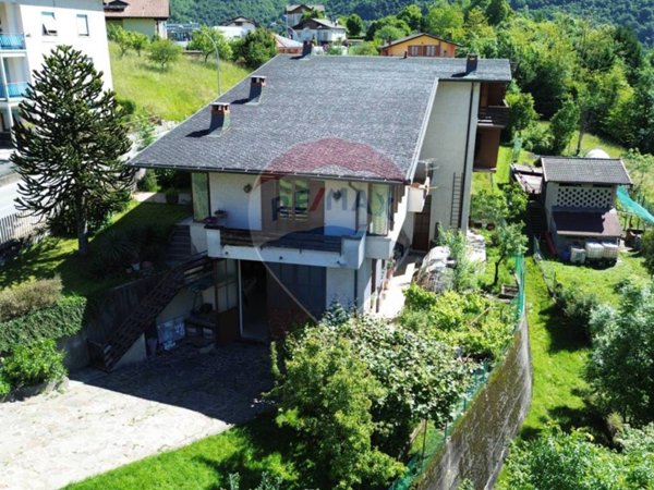 casa indipendente in vendita a Val Brembilla in zona Brembilla
