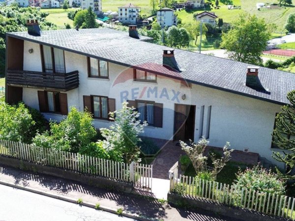 casa indipendente in vendita a Val Brembilla in zona Brembilla
