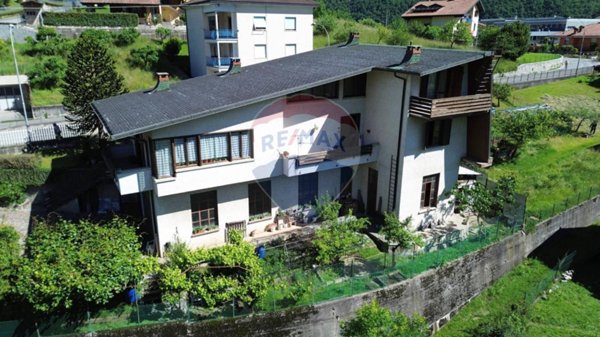 casa indipendente in vendita a Val Brembilla in zona Brembilla