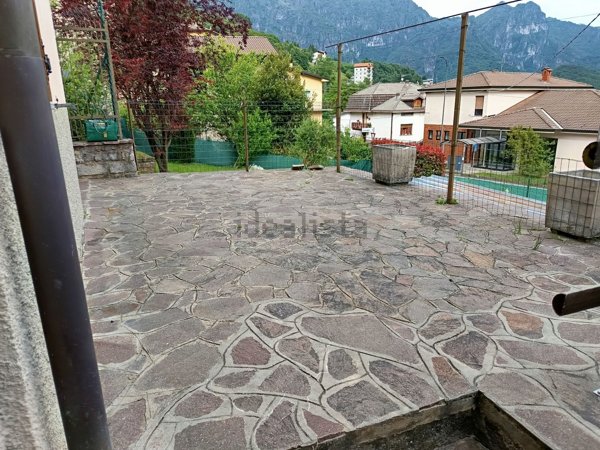 casa indipendente in vendita a Val Brembilla in zona Gerosa