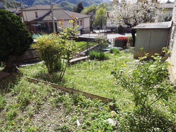 casa indipendente in vendita a Val Brembilla in zona Gerosa