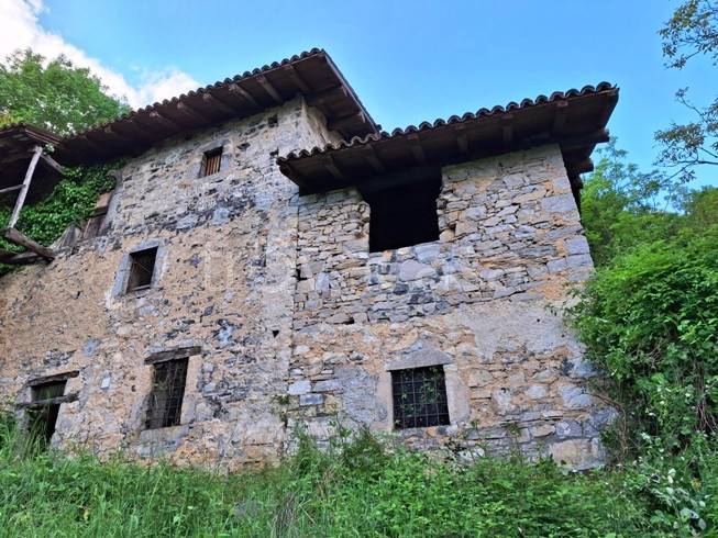 casale in vendita a Val Brembilla in zona Brembilla
