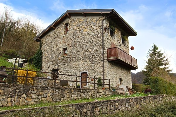 pentavano in vendita a Val Brembilla