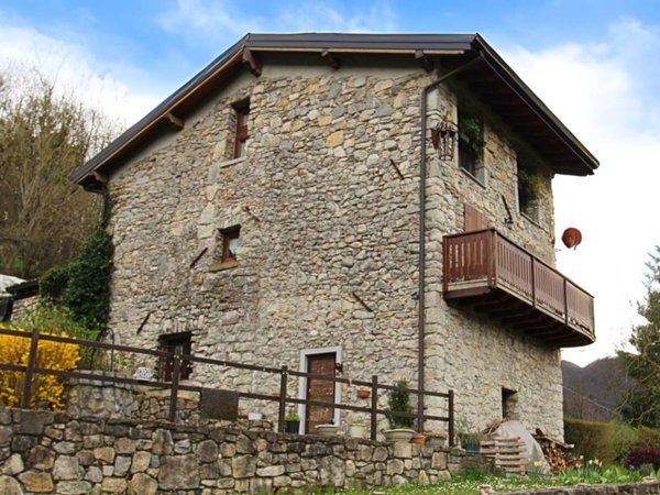 pentavano in vendita a Val Brembilla