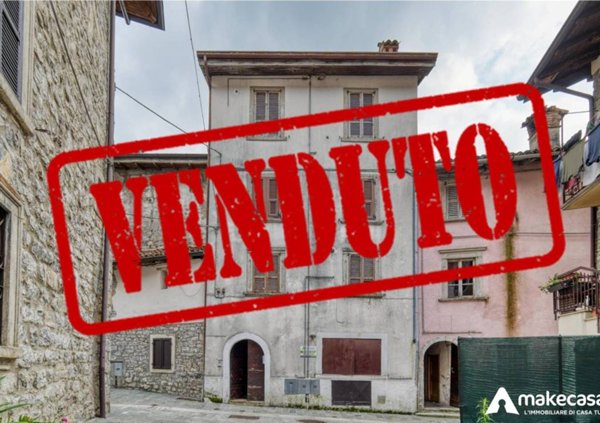 appartamento in vendita a Val Brembilla