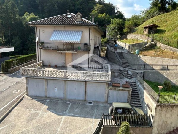 appartamento in vendita a Val Brembilla in zona Brembilla