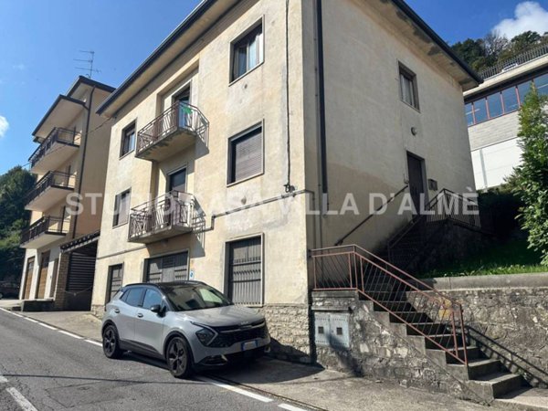 appartamento in vendita a Val Brembilla in zona Brembilla