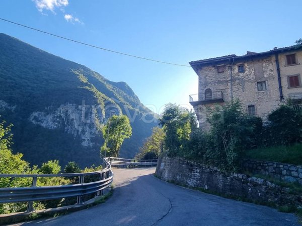 casale in vendita a Val Brembilla