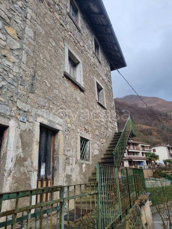 casale in vendita a Val Brembilla