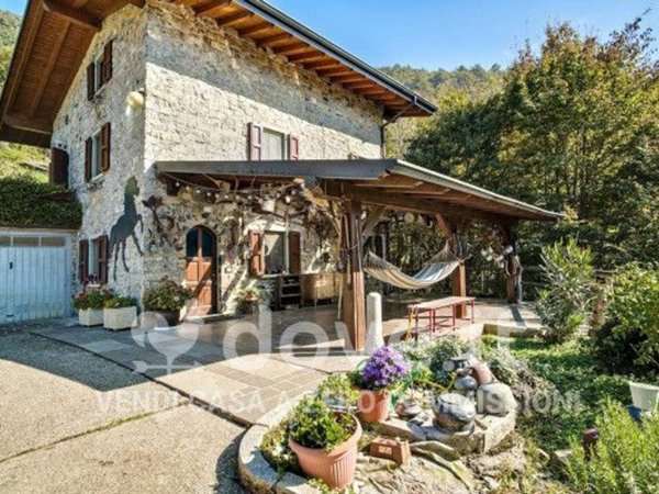 casa indipendente in vendita a Val Brembilla