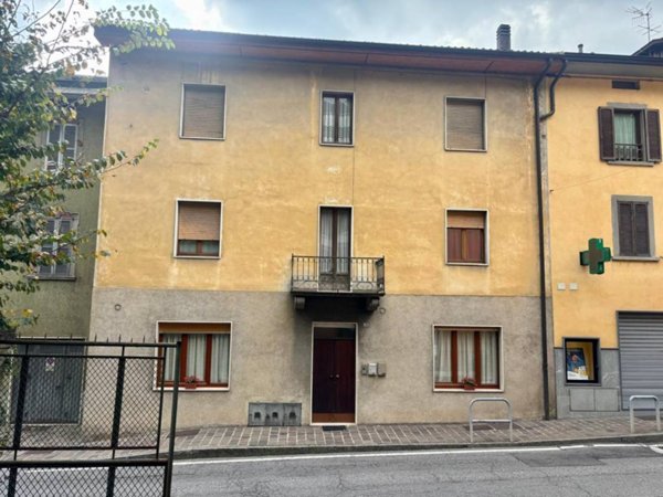 appartamento in vendita a Val Brembilla in zona Brembilla