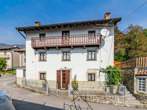 casa indipendente in vendita a Val Brembilla in zona Gerosa