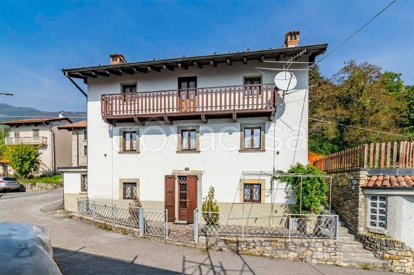 casa indipendente in vendita a Val Brembilla in zona Gerosa