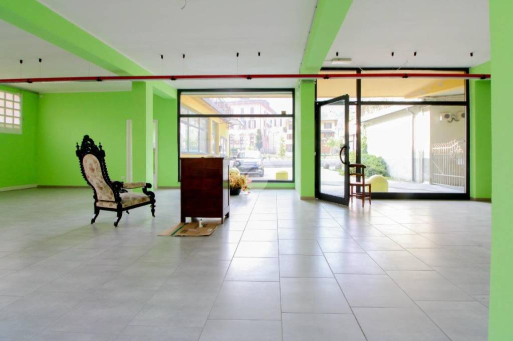 negozio in vendita a Val Brembilla