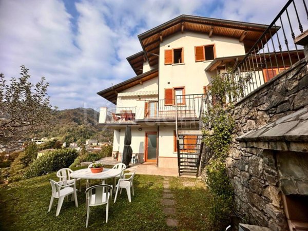 casa indipendente in vendita a Val Brembilla