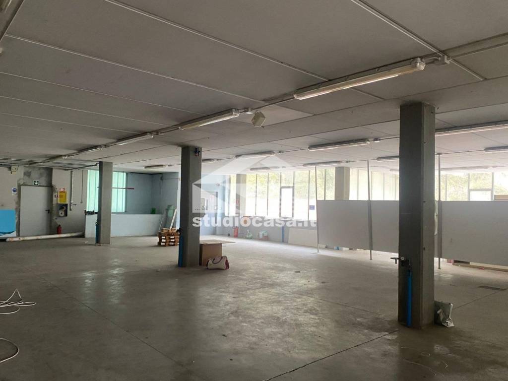 locale di sgombero in vendita a Val Brembilla in zona Brembilla