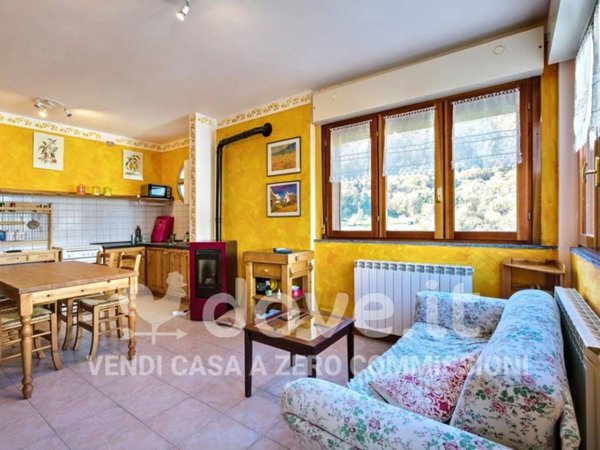 appartamento in vendita a Val Brembilla in zona Gerosa