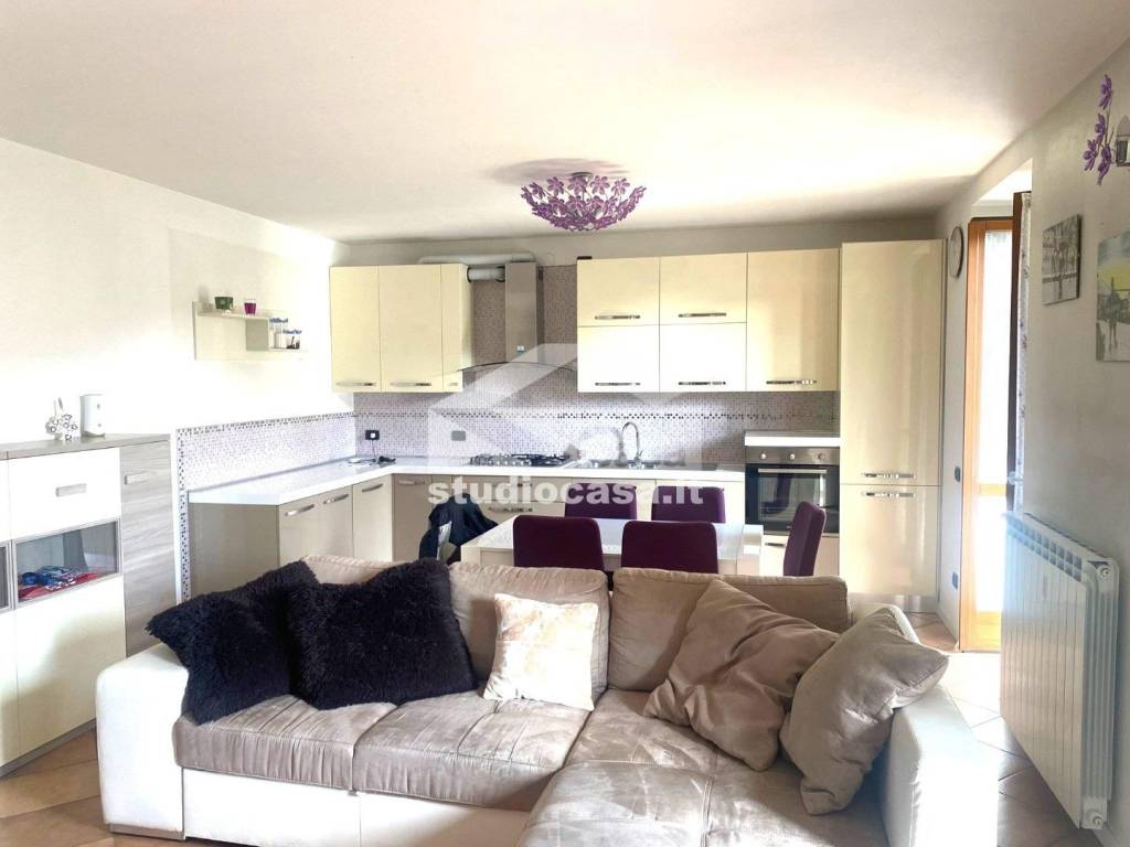 appartamento in vendita a Val Brembilla in zona Brembilla