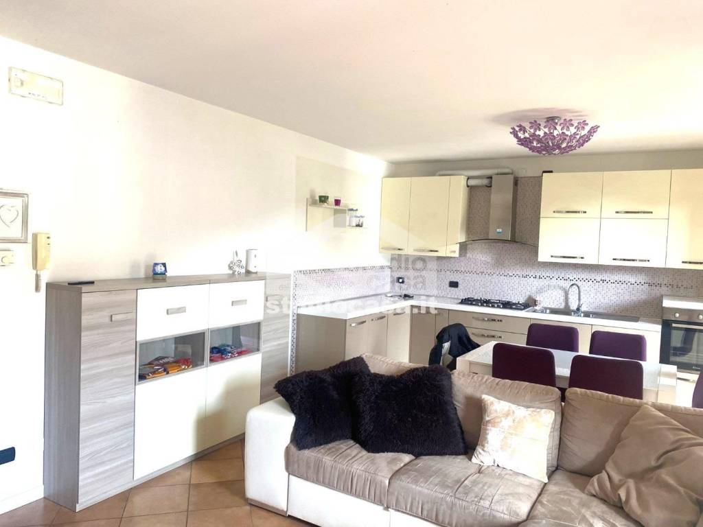 appartamento in vendita a Val Brembilla in zona Brembilla