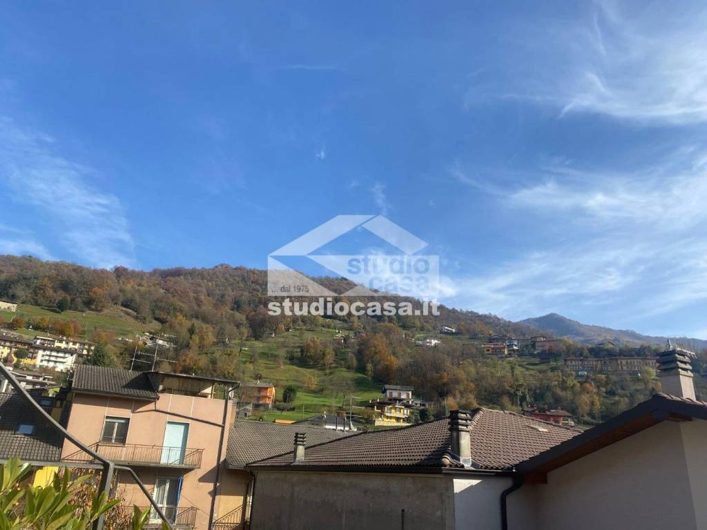 appartamento in vendita a Val Brembilla in zona Brembilla