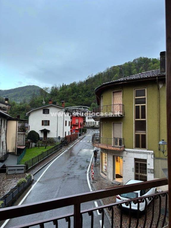 appartamento in vendita a Val Brembilla in zona Brembilla