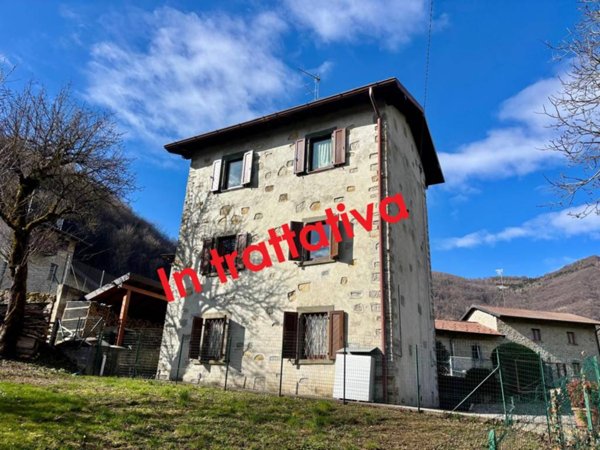 casa indipendente in vendita a Val Brembilla