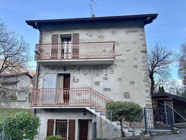 appartamento in vendita a Val Brembilla