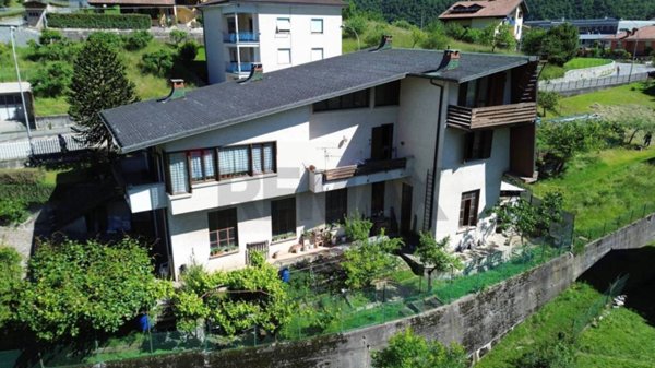 casa indipendente in vendita a Val Brembilla in zona Brembilla