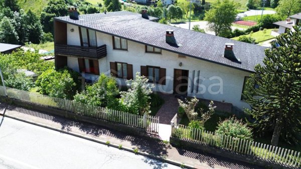 casa indipendente in vendita a Val Brembilla in zona Brembilla