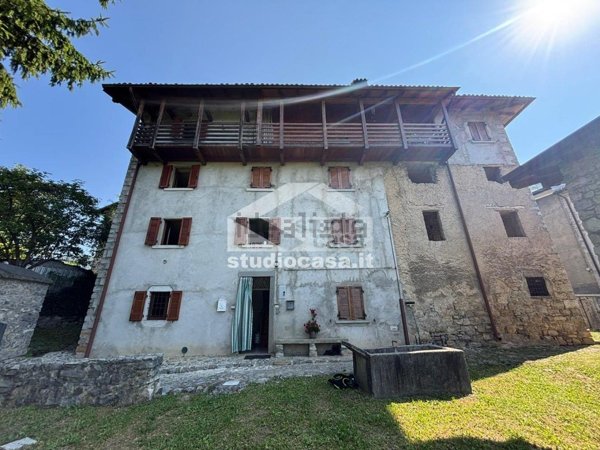 appartamento in vendita a Val Brembilla