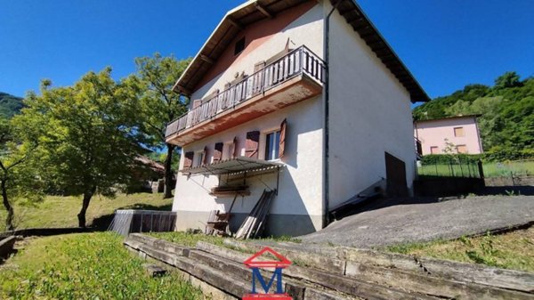 casa indipendente in vendita a Val Brembilla