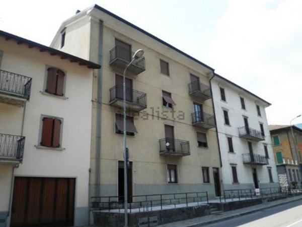 appartamento in vendita a Val Brembilla in zona Brembilla