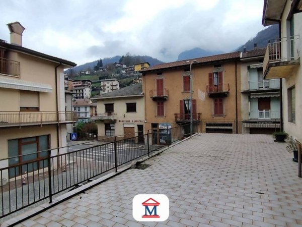 intera palazzina in vendita a Val Brembilla in zona Brembilla
