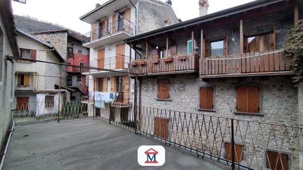 appartamento in vendita a Val Brembilla in zona Brembilla