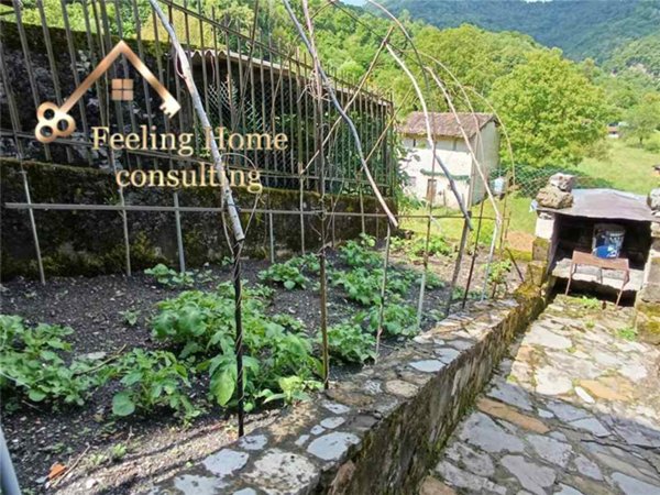 casa indipendente in vendita a Val Brembilla in zona Brembilla