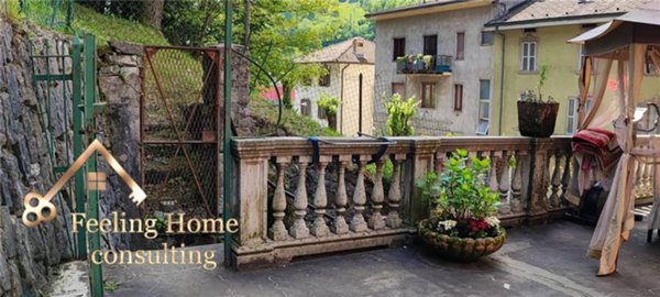 appartamento in vendita a Val Brembilla in zona Brembilla
