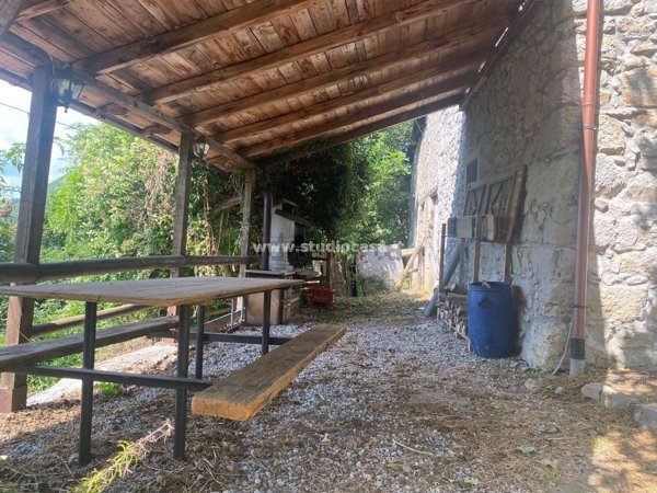 appartamento in vendita a Val Brembilla