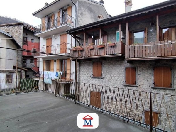 appartamento in vendita a Val Brembilla in zona Brembilla