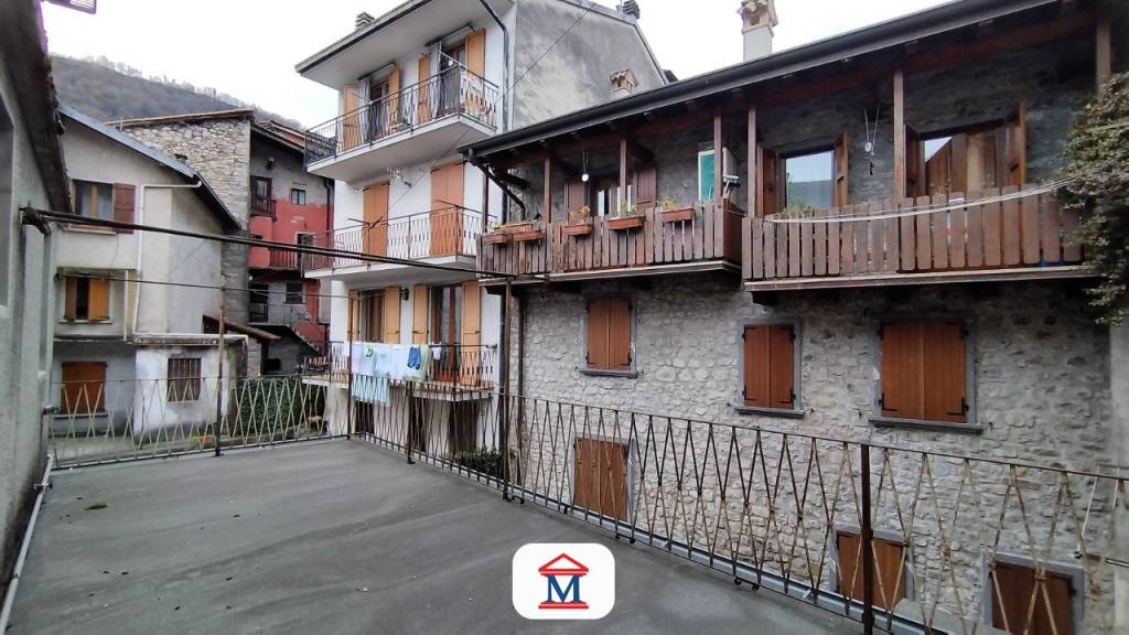 appartamento in vendita a Val Brembilla in zona Brembilla