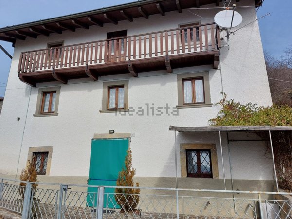 esavano in vendita a Val Brembilla