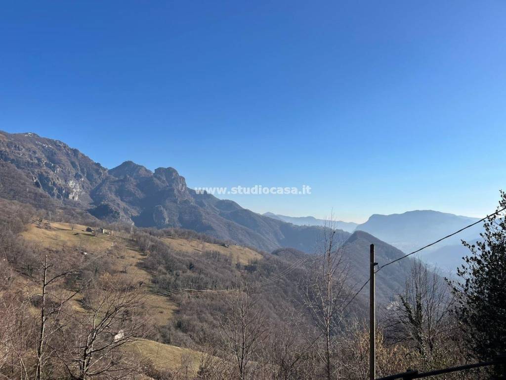 appartamento in vendita a Val Brembilla in zona Brembilla
