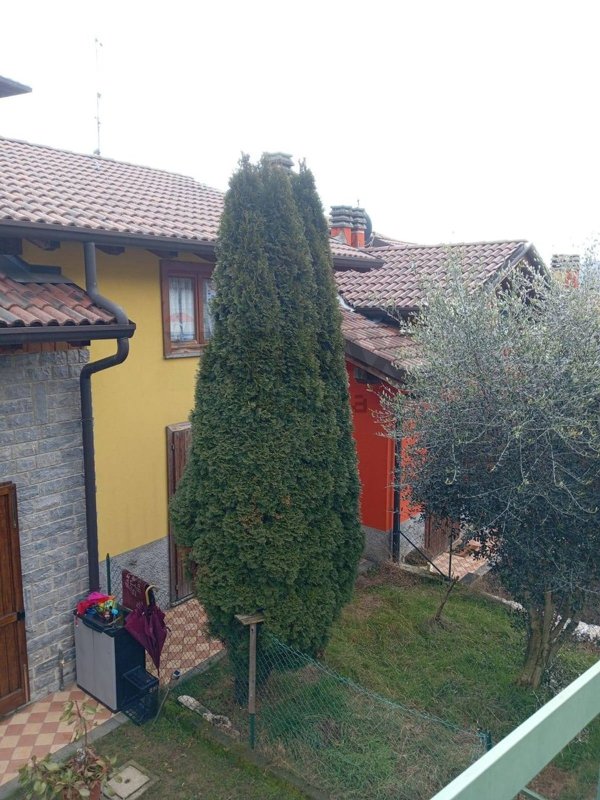 appartamento in vendita a Val Brembilla