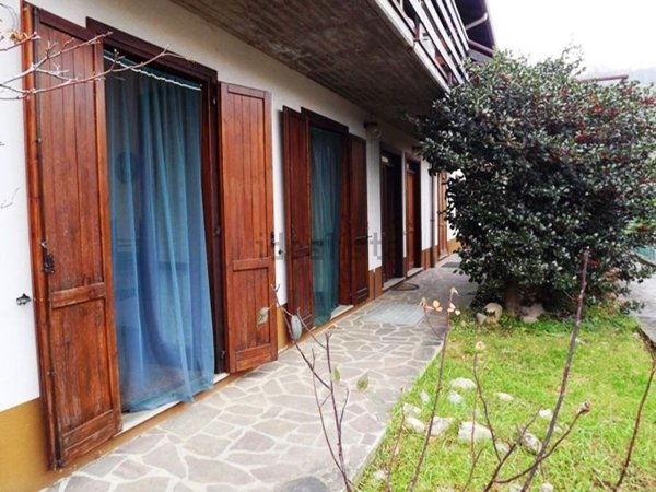 appartamento in vendita a Val Brembilla