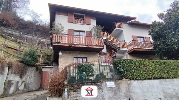 casa indipendente in vendita a Val Brembilla in zona Gerosa