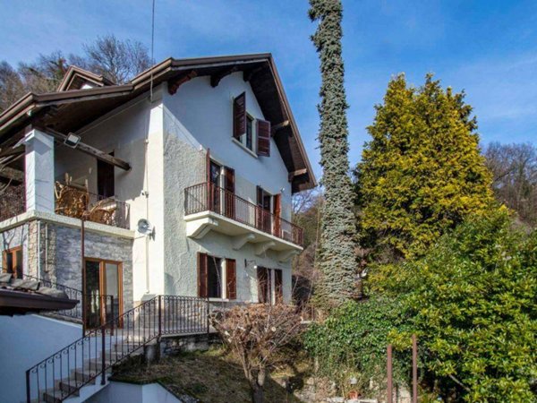 casa indipendente in vendita a Val Brembilla in zona Gerosa