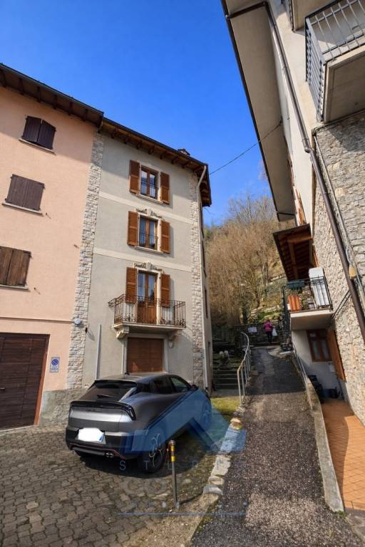 casa indipendente in vendita a Val Brembilla in zona Brembilla