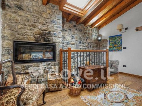 casa indipendente in vendita a Val Brembilla in zona Gerosa